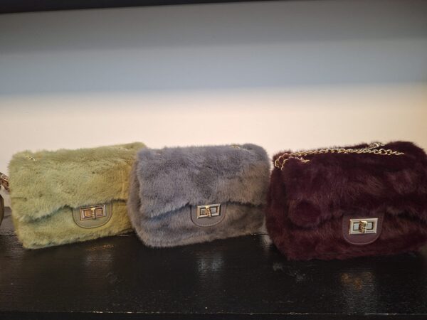 fluffy tas