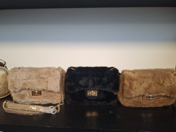 fluffy tas