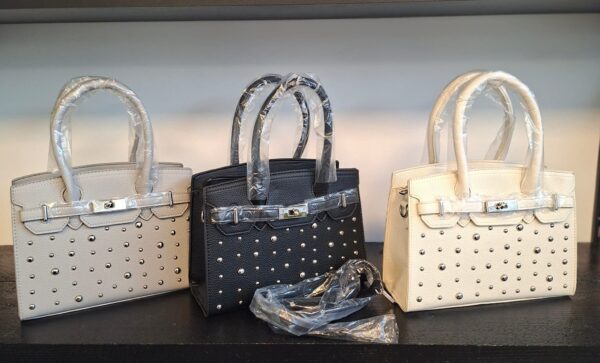 studs tas