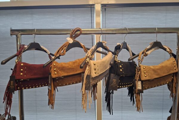 Draagbarentas met goude studs