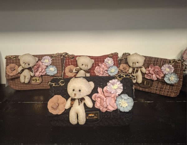 Schoudertas met beer en bloem