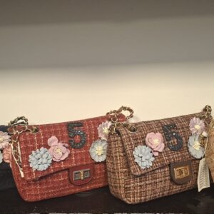 Schoudertas nr 5 en bloem