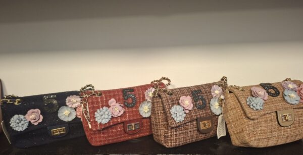 Schoudertas nr 5 en bloem