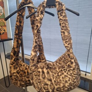 Hand & Schoudertas fluffie panter tas