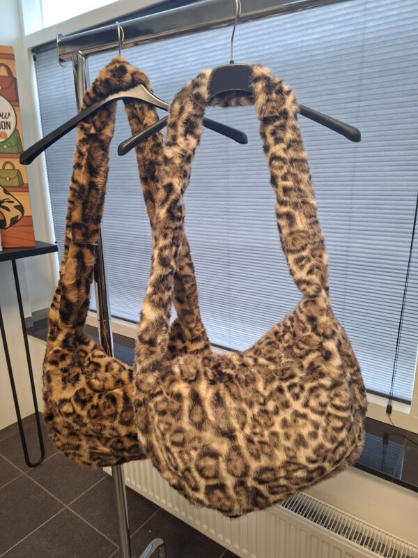 Hand & Schoudertas fluffie panter tas