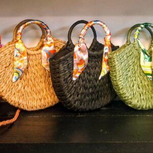 Rieten-tas met sjaaltje